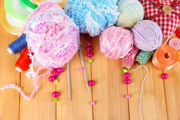 Handicraft supplies on wooden table close-up — Stock Photo, Image