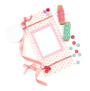 güzel el yapımı kart ve üzerinde beyaz izole scrapbooking elemanları