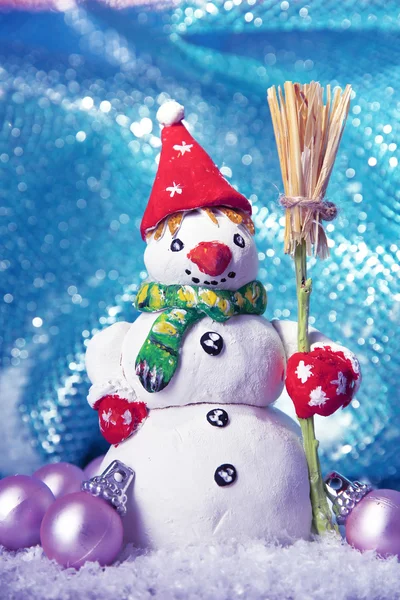 Beautiful snowman and Christmas decor, on bright background — Stock Photo, Image