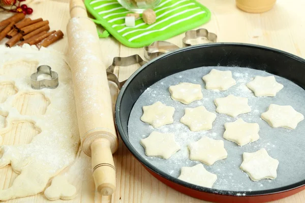 Processo di fabbricazione di biscotti di Capodanno primo piano — Foto Stock