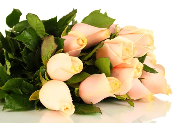 Όμορφη ανθοδέσμη με τριαντάφυλλα, που απομονώνονται σε λευκό — Φωτογραφία Αρχείου
