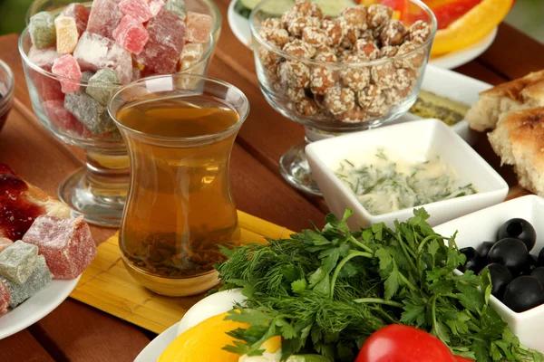 Desayuno tradicional turco en la mesa de cerca — Foto de Stock
