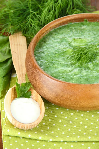 Tasty spinach soup, on wooden table — Stock Photo, Image