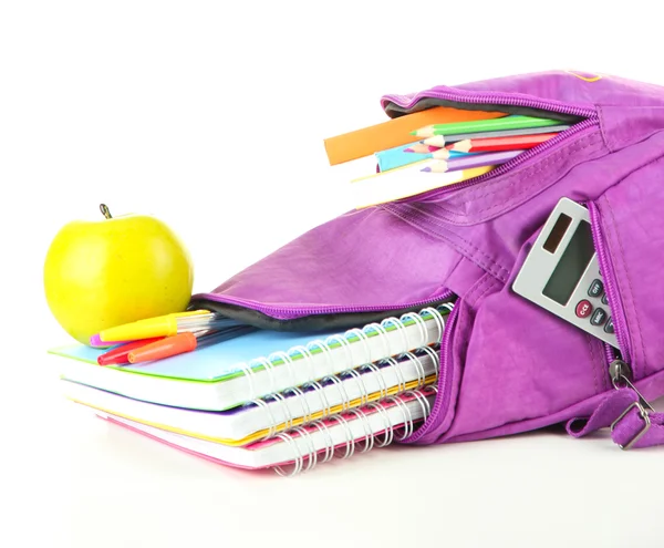 Fialový batoh se školními potřebami izolovaný na bílém — Stock fotografie