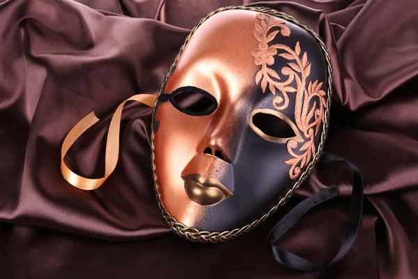 Maska na pozadí hnědé tkaniny — Stock fotografie