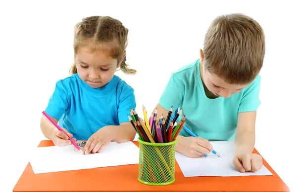Crianças pequenas desenhando isolado no branco — Fotografia de Stock