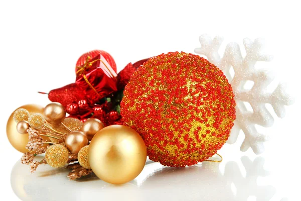 Composizione di palline di Natale isolate su bianco — Foto Stock