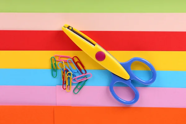 Colorful cardboard and scissors close-up — Stock Photo, Image