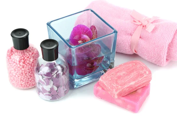 Mořská sůl, mýdlo a orchidej izolovaných na bílém — Stock fotografie