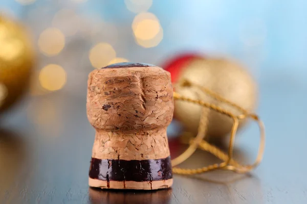 Champagne cork på jul ljus bakgrund — Stockfoto