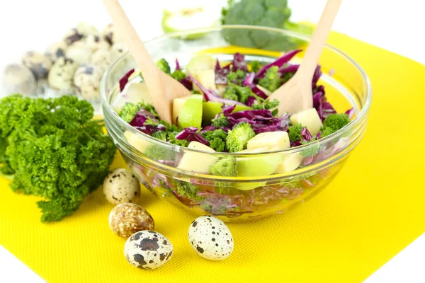 Fresh vegetable salad in bowl isolated on white — Stock Photo, Image