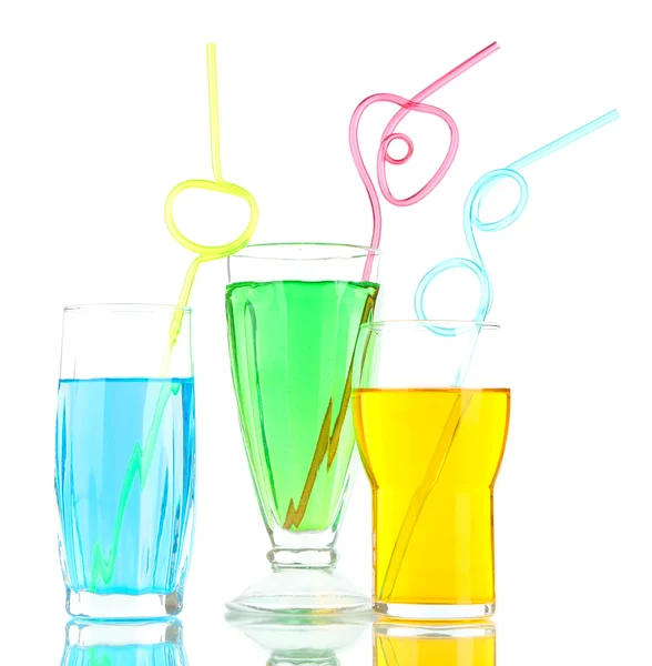 Вкусные коктейли в стаканах, изолированные на белом — стоковое фото