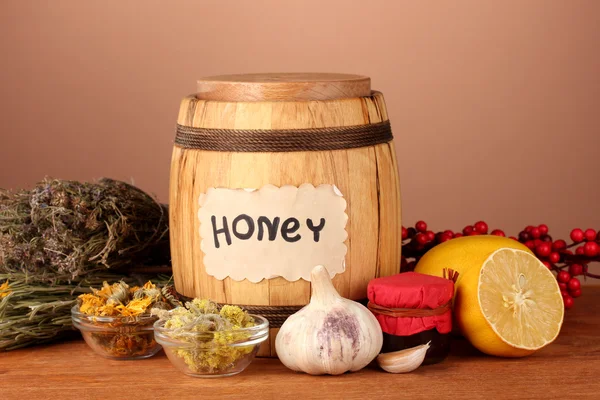 Honey and others natural medicine for winter flue, on wooden table on brown background — Stock Photo, Image