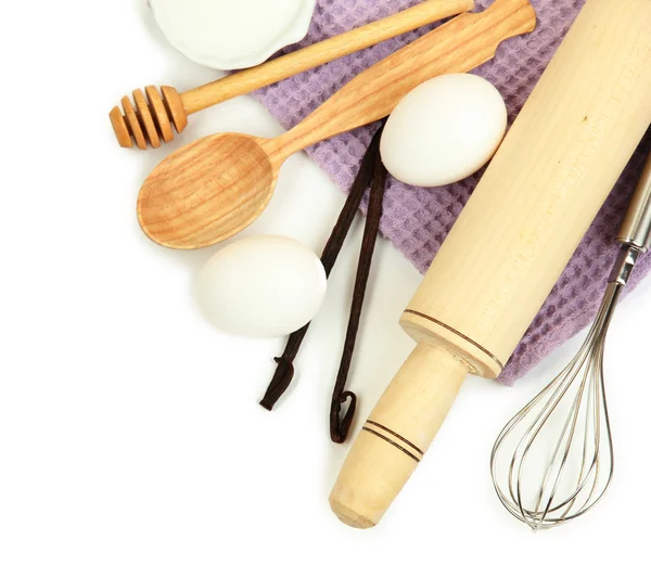 Concepto de cocina. Ingredientes básicos para hornear y utensilios de cocina aislados en blanco —  Fotos de Stock