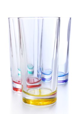 lege glazen, geïsoleerd op wit