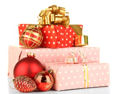hediyeleri Noel süsleri, üzerinde beyaz izole ile