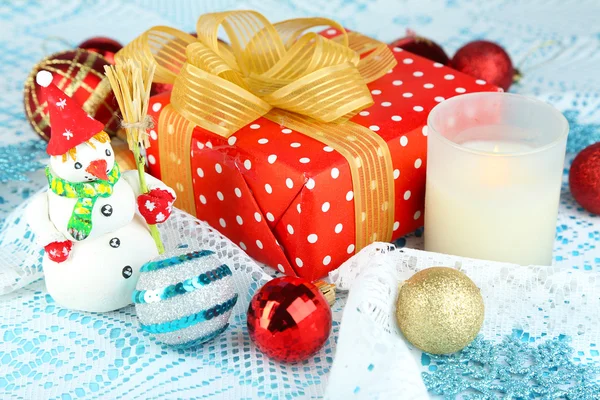 Beautiful Christmas composition with gift and Christmas toys close-up — Stock Photo, Image