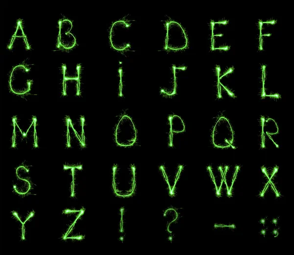 Espumantes alfabeto no fundo preto — Fotografia de Stock