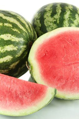 Olgun karpuz üzerinde beyaz izole