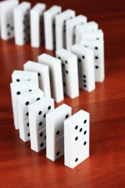 ahşap zemin üzerinde Domino