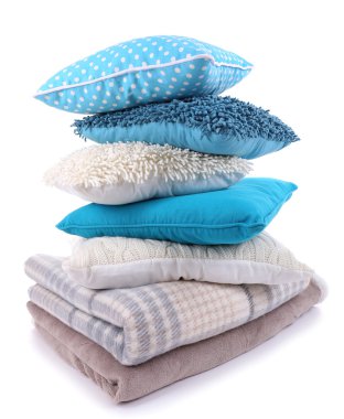 renkli yastıklar ve üzerinde beyaz izole İskoç şalılar