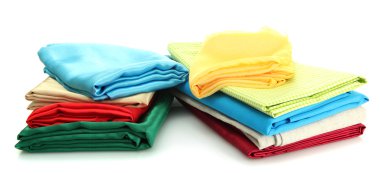 Beyaz kumaş yığınları izole edilmiş.