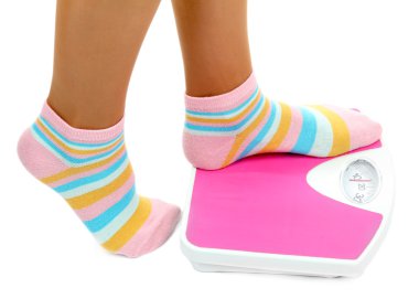 ayakları üzerinde beyaz izole ölçekler üzerinde