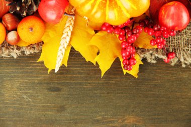 ahşap zemin üzerinde güzel sonbahar kompozisyon