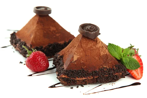 Deliciosos pasteles de chocolate aislados en blanco — Foto de Stock