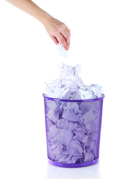 Papelera de reciclaje llena de papeles arrugados, aislada en blanco — Foto de Stock