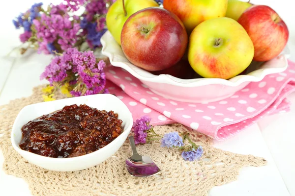 Juicy apples on plate on white wooden table — Stock Photo, Image