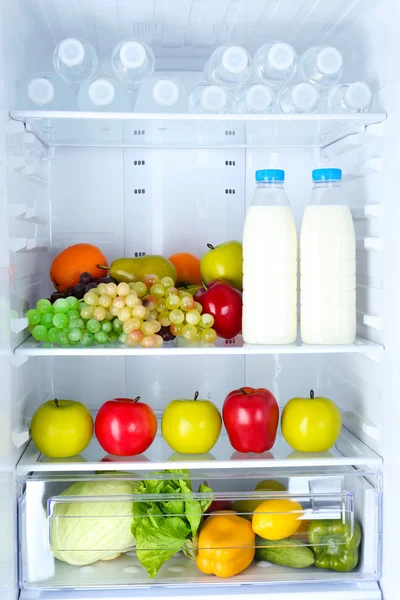 Refrigerador lleno de comida — Foto de Stock