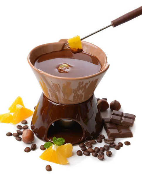 Fondue au chocolat aux fruits, isolée sur fond blanc — Photo