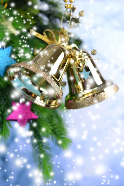 Cloches avec décoration de Noël sur fond clair — Photo