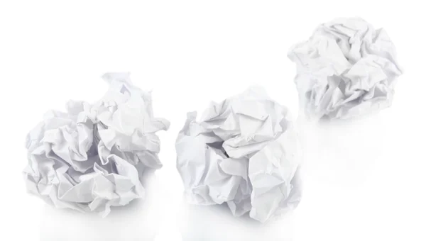 Boules de papier froissées isolées sur blanc — Photo