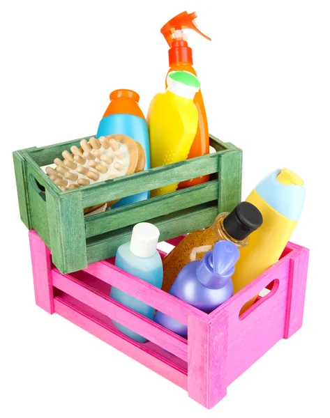 Cajas de madera con productos cosméticos aislados en blanco —  Fotos de Stock