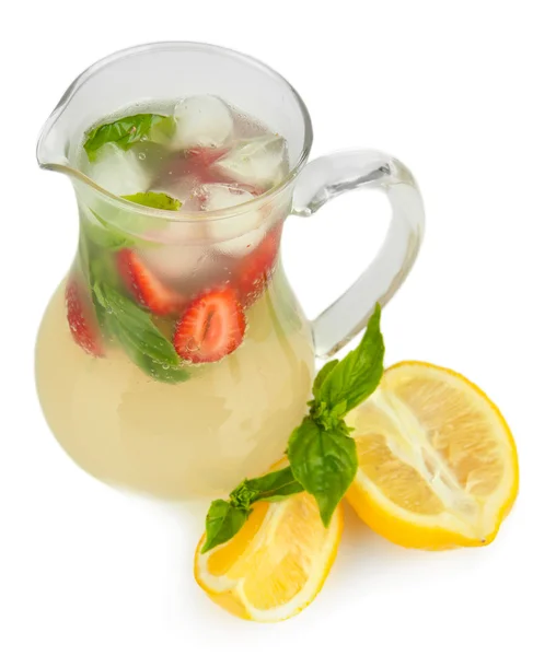 Çilek, limonata fesleğen izole üzerine beyaz — Stok fotoğraf