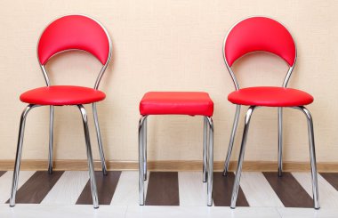 modern deri sandalye ahşap zemin üzerine ile güzel iç