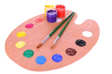 ahşap sanat palet boya ve fırça üzerinde beyaz izole