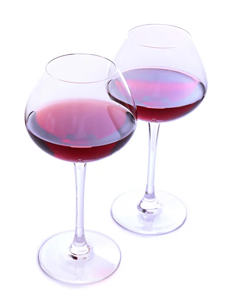 Gafas de vino con vino tinto, aisladas sobre blanco — Foto de Stock