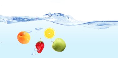 Taze meyveler suya düştü.