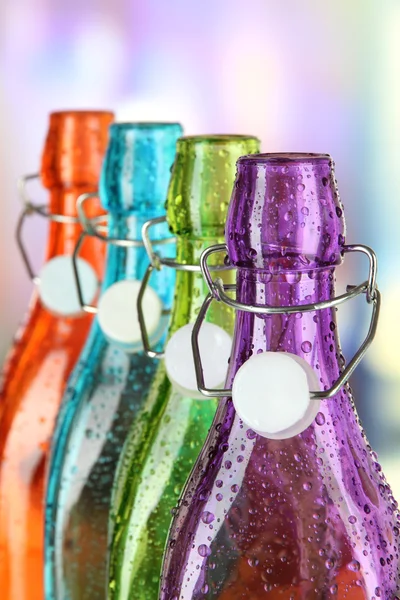 Garrafas coloridas em fundo brilhante — Fotografia de Stock