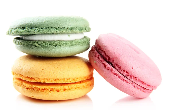 Macarons doux isolés sur blanc — Photo