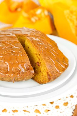 lezzetli kabak pasta plaka üzerinde ahşap masa yakın çekim