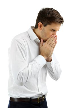 genç adam beyaz izole hapşırma