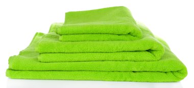 Yeşil havlu üzerinde beyaz izole