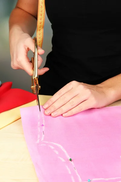 Cutting fabric with tailors scissors — Stock Photo, Image