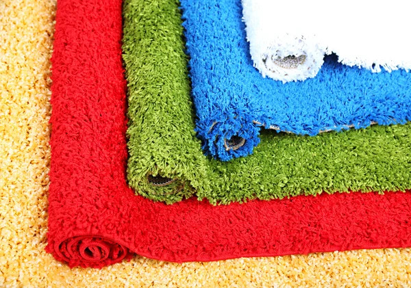 Muitos tapetes de diferentes cores close-up — Fotografia de Stock