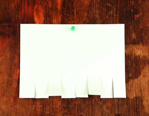 Annunci di carta su sfondo di legno — Foto Stock