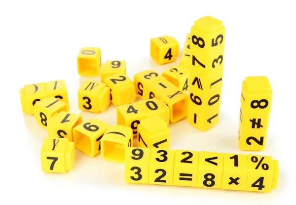 Cubos educativos com números diferentes isolados em branco — Fotografia de Stock